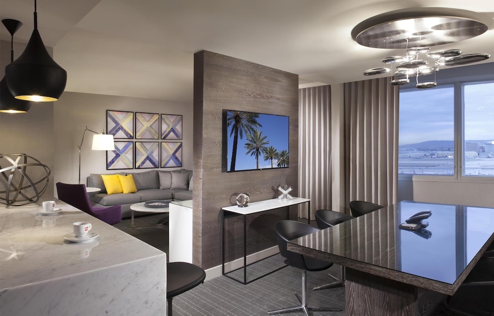 Hyatt Regency Los Angeles International Airport — Hotel rooms in Los Angeles, California