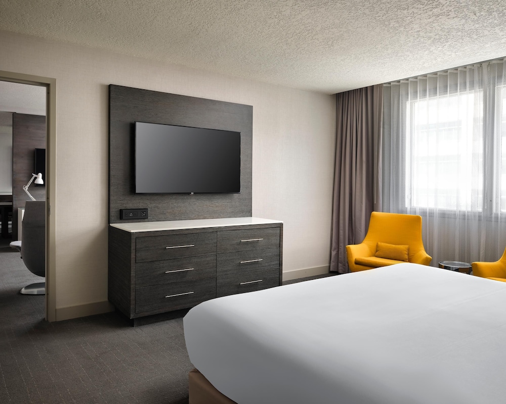 Hyatt Regency Los Angeles International Airport — Hotel rooms in Los Angeles, California