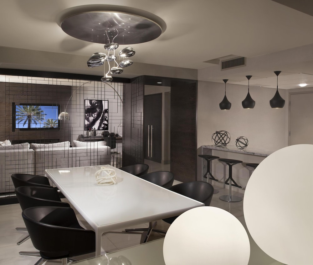 Hyatt Regency Los Angeles International Airport — Hotel rooms in Los Angeles, California