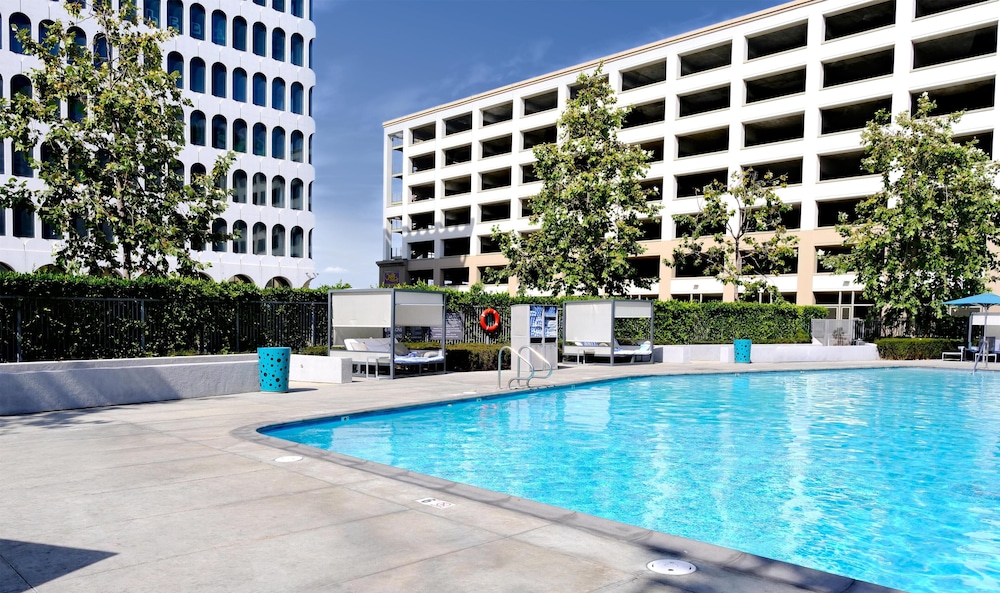 Hyatt Regency Los Angeles International Airport — Swimming pool in Los Angeles, California