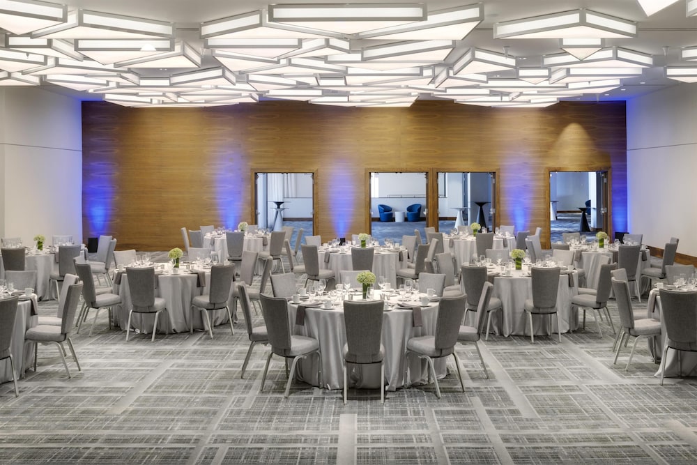 Hyatt Regency Los Angeles International Airport — Restaurant & bars in Los Angeles, California