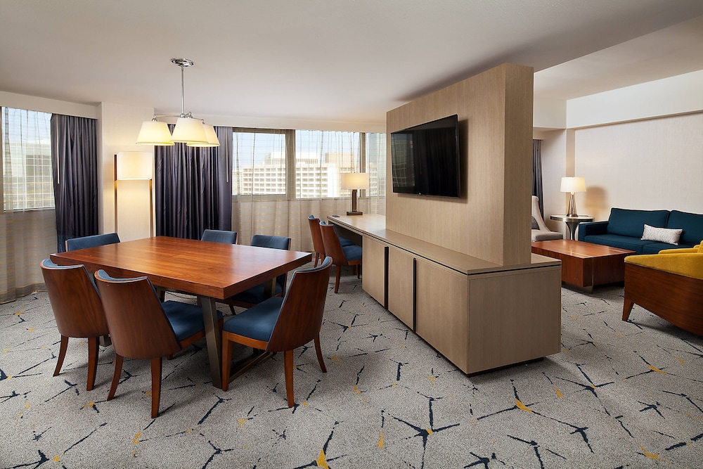 Sheraton Gateway Los Angeles Hotel — Hotel rooms in Los Angeles, California