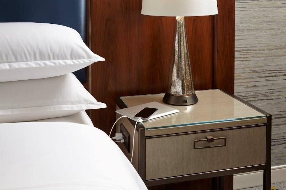 Sheraton Gateway Los Angeles Hotel — Hotel rooms in Los Angeles, California