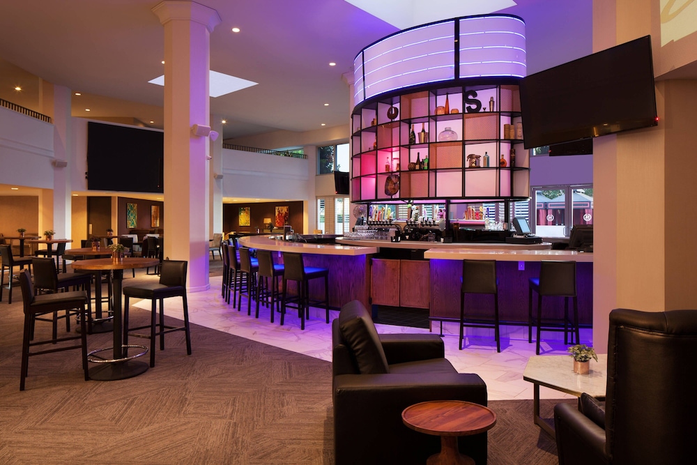 Sheraton Gateway Los Angeles Hotel — Restaurant & bars in Los Angeles, California