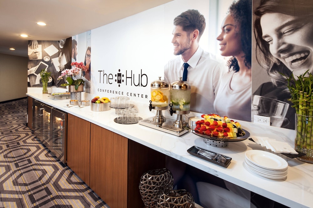 Sheraton Gateway Los Angeles Hotel — Restaurant & bars in Los Angeles, California