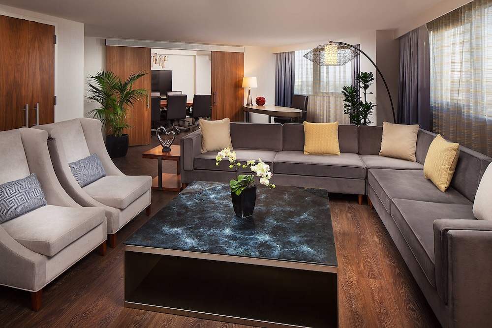 Sheraton Gateway Los Angeles Hotel — Hotel rooms in Los Angeles, California