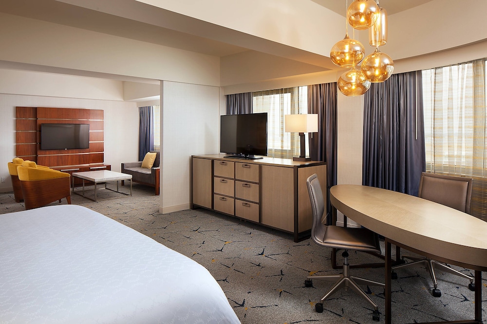 Sheraton Gateway Los Angeles Hotel — Hotel rooms in Los Angeles, California