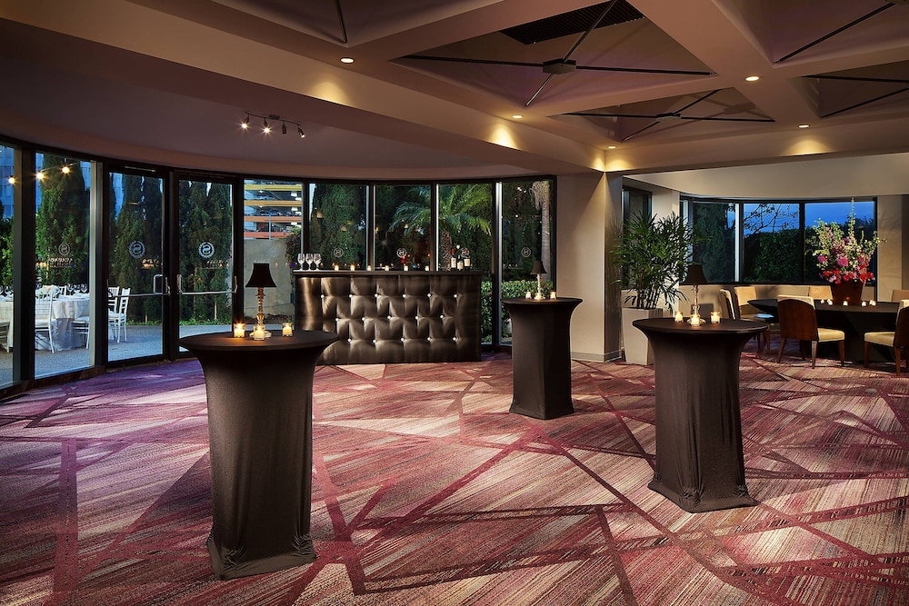 Sheraton Gateway Los Angeles Hotel — Restaurant & bars in Los Angeles, California