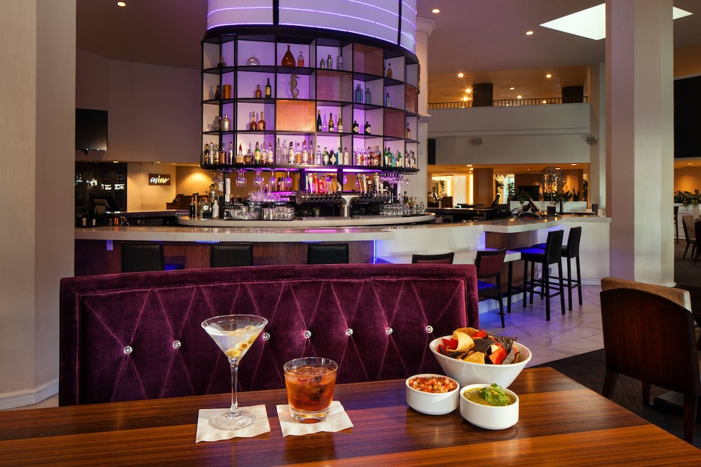 Sheraton Gateway Los Angeles Hotel — Restaurant & bars in Los Angeles, California