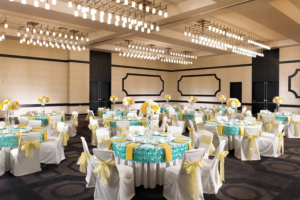 Sheraton Gateway Los Angeles Hotel — Restaurant & bars in Los Angeles, California