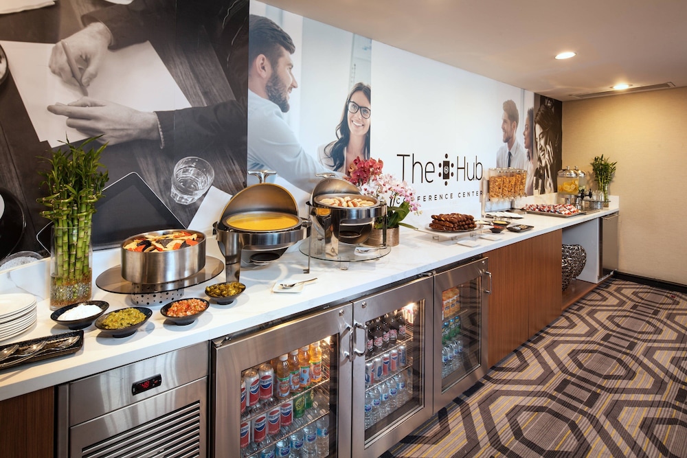 Sheraton Gateway Los Angeles Hotel — Restaurant & bars in Los Angeles, California