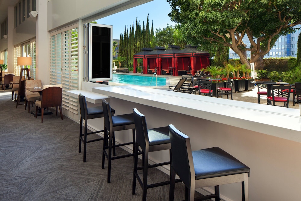 Sheraton Gateway Los Angeles Hotel — Swimming pool in Los Angeles, California