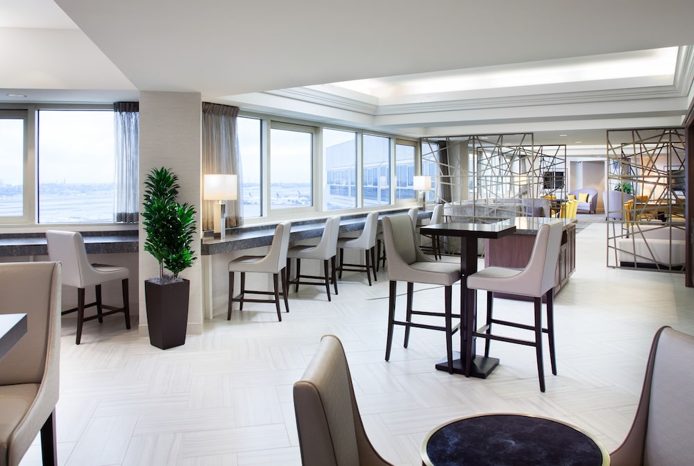Sheraton Gateway Los Angeles Hotel — Hotel rooms in Los Angeles, California