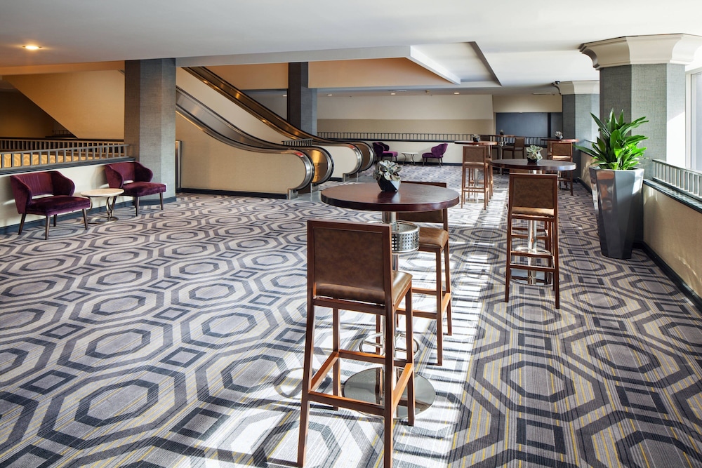 Sheraton Gateway Los Angeles Hotel — Restaurant & bars in Los Angeles, California
