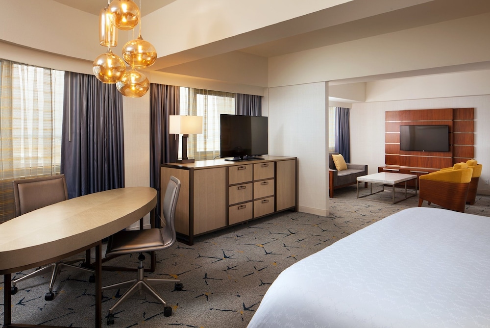 Sheraton Gateway Los Angeles Hotel — Hotel rooms in Los Angeles, California