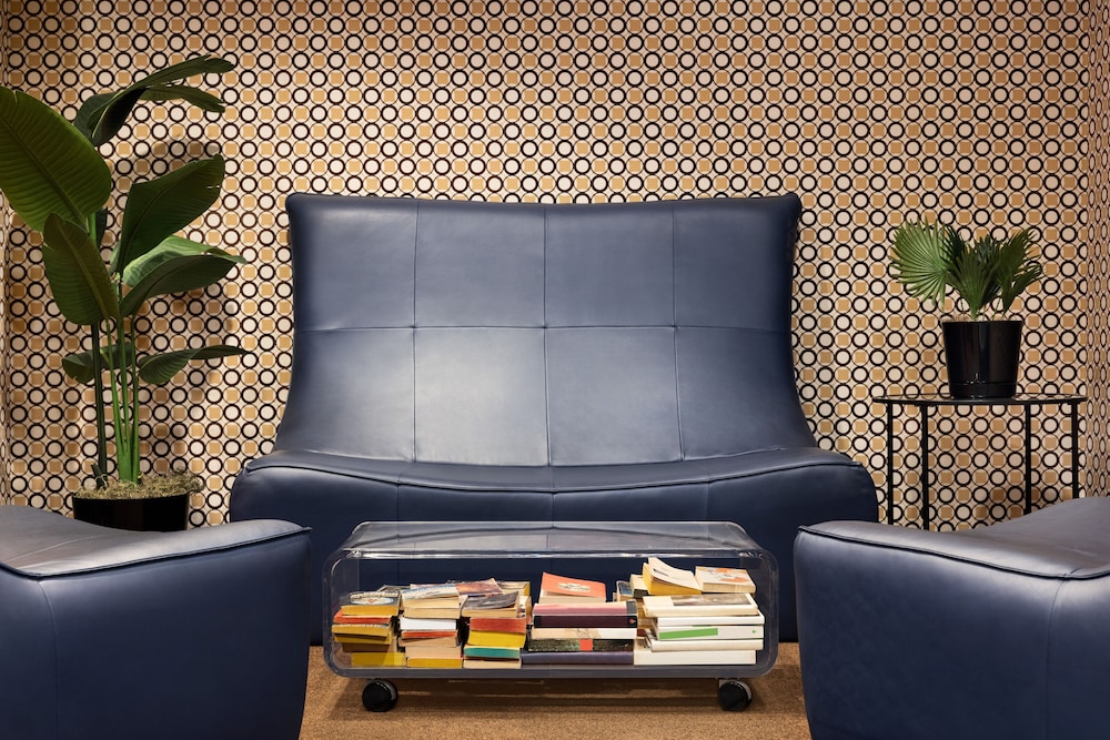 The Delphi Hotel — Hotel rooms in Los Angeles, California