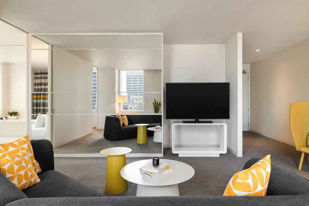 The Delphi Hotel — Hotel rooms in Los Angeles, California