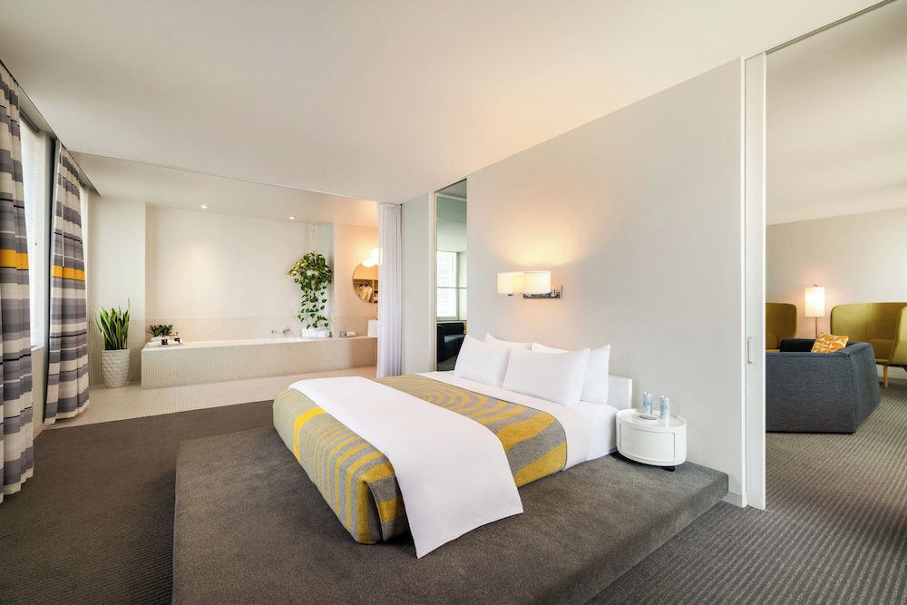 The Delphi Hotel — Hotel rooms in Los Angeles, California
