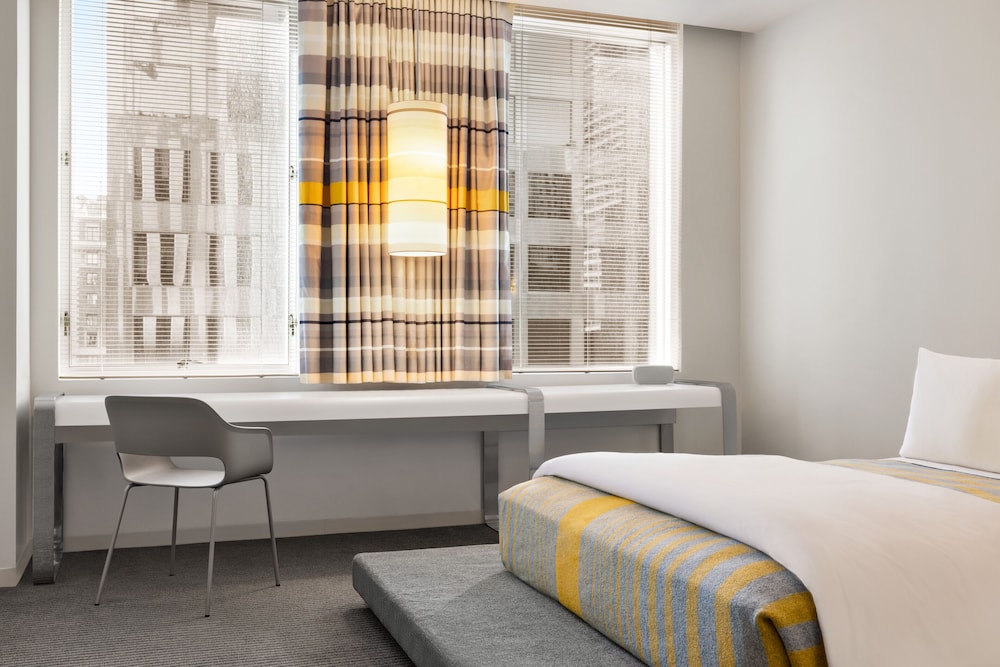 The Delphi Hotel — Hotel rooms in Los Angeles, California