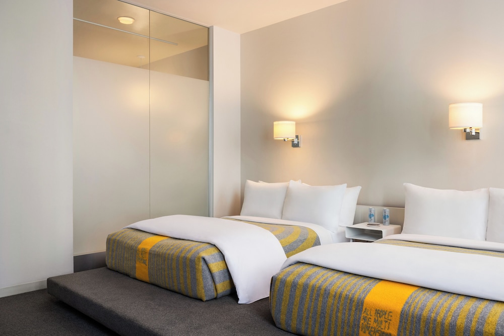The Delphi Hotel — Hotel rooms in Los Angeles, California