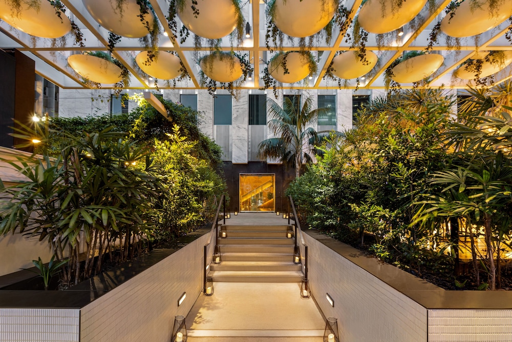 The Delphi Hotel — Hotel building in Los Angeles, California