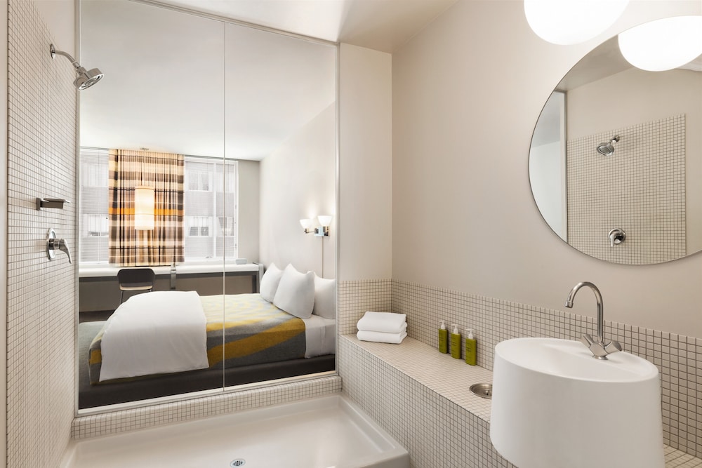 The Delphi Hotel — Hotel rooms in Los Angeles, California
