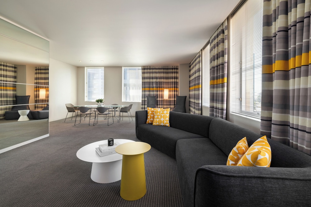 The Delphi Hotel — Hotel rooms in Los Angeles, California