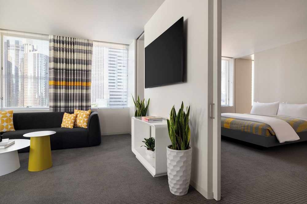 The Delphi Hotel — Hotel rooms in Los Angeles, California