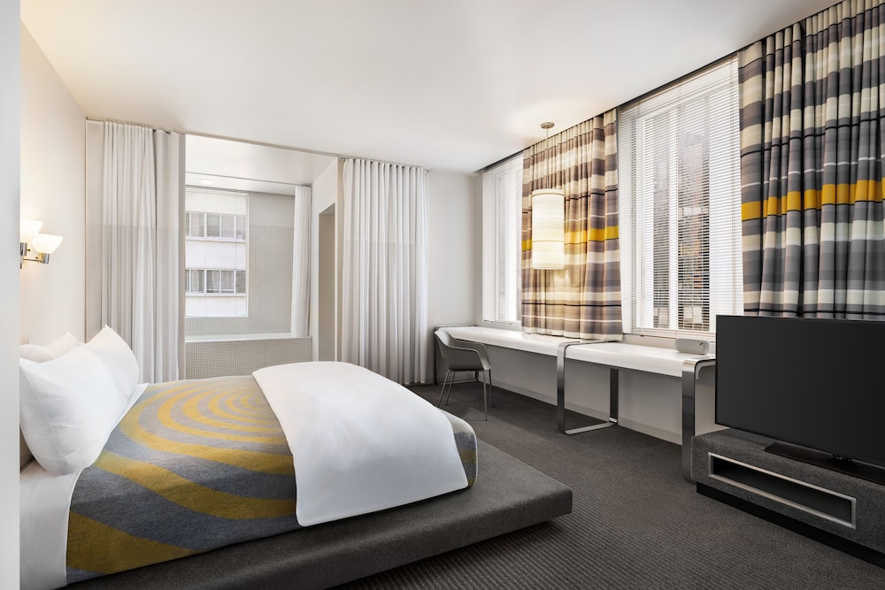 The Delphi Hotel — Hotel rooms in Los Angeles, California