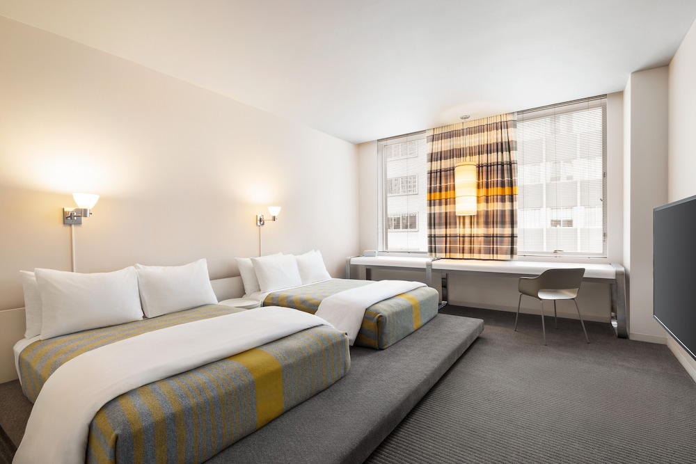 The Delphi Hotel — Hotel rooms in Los Angeles, California