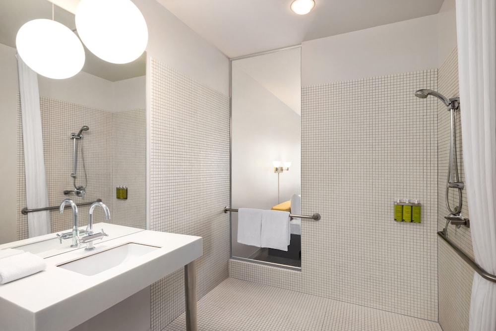 The Delphi Hotel — Hotel rooms in Los Angeles, California