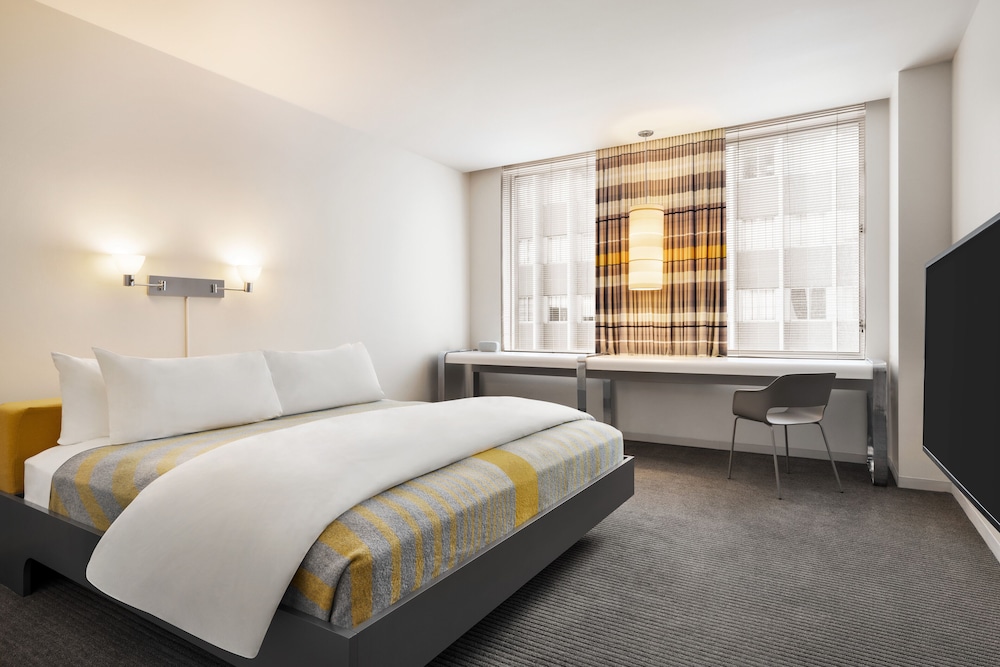 The Delphi Hotel — Hotel rooms in Los Angeles, California