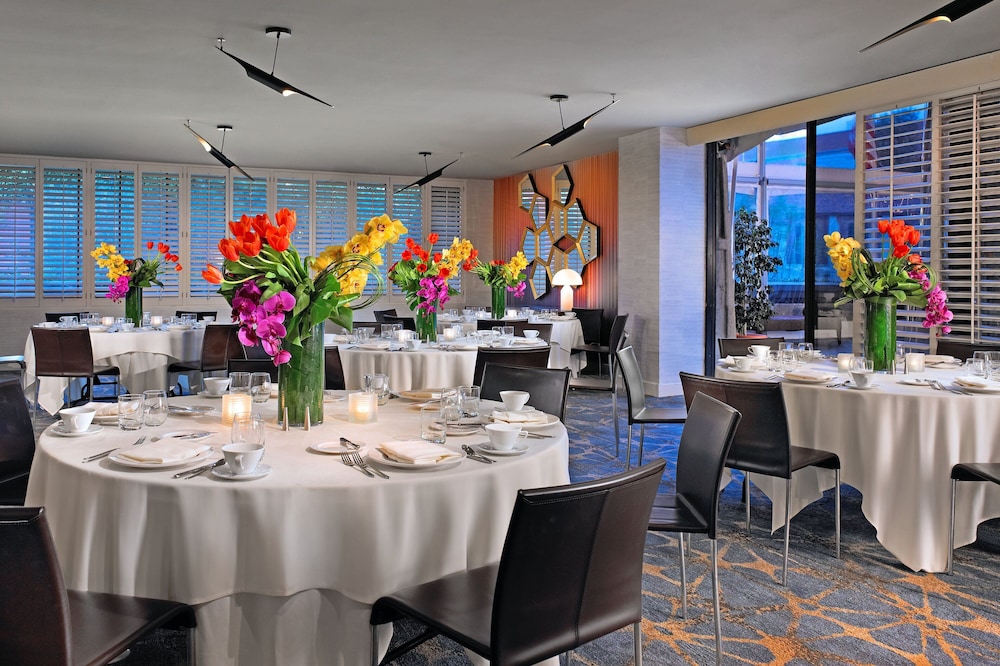W Los Angeles - West Beverly Hills — Restaurant & bars in Los Angeles, California