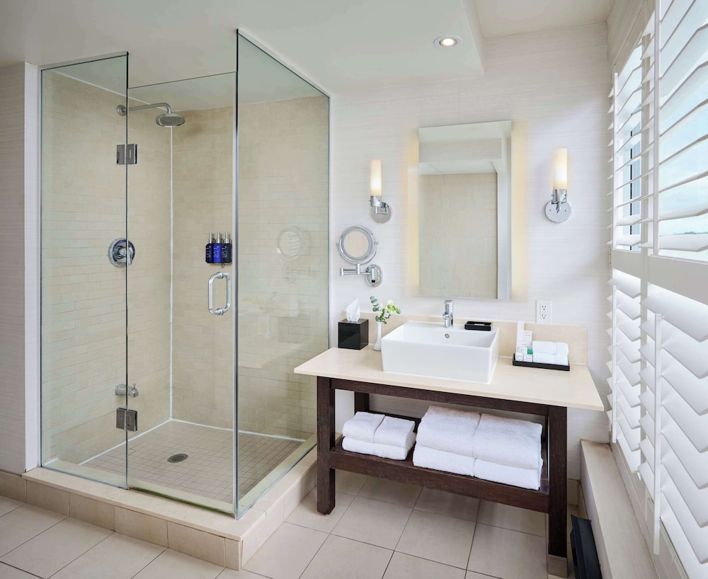 Radisson Blu Toronto Downtown — Hotel rooms in Toronto, Ontario