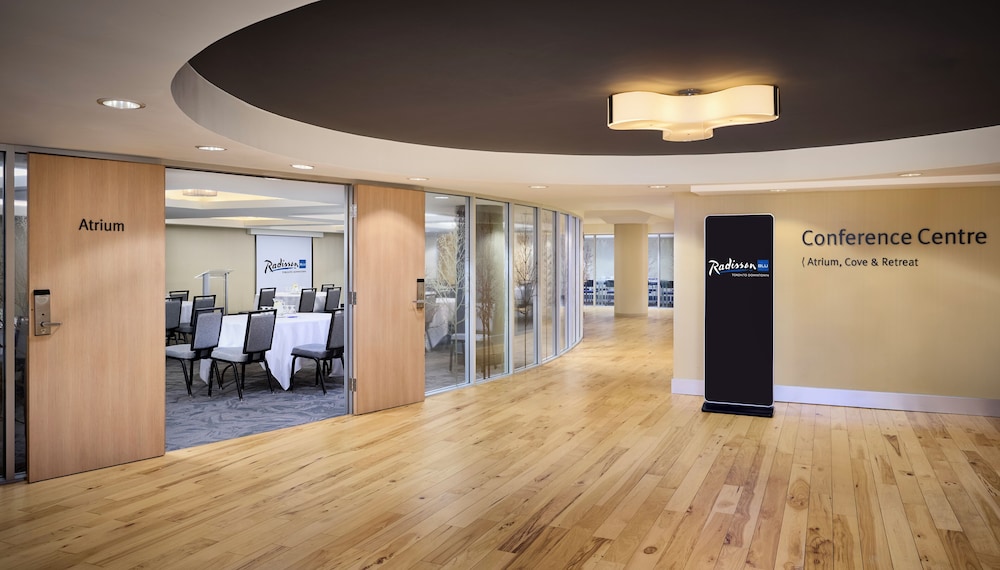 Radisson Blu Toronto Downtown — Hotel building in Toronto, Ontario