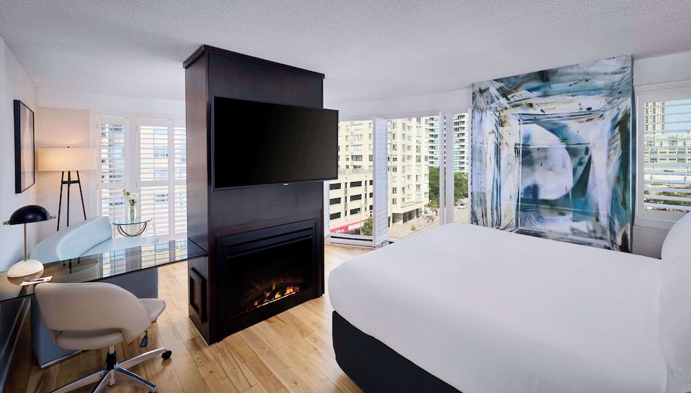 Radisson Blu Toronto Downtown — Hotel rooms in Toronto, Ontario