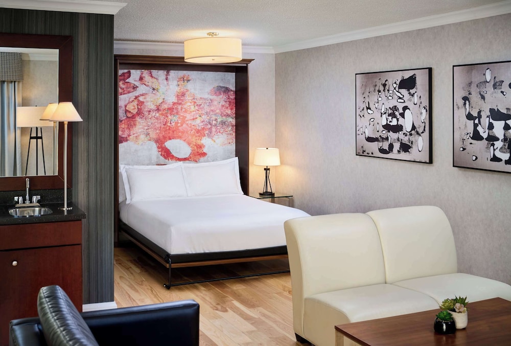 Radisson Blu Toronto Downtown — Hotel rooms in Toronto, Ontario