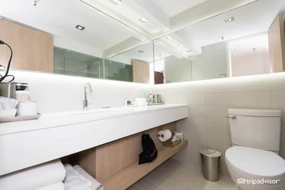 Radisson Blu Toronto Downtown — Hotel rooms in Toronto, Ontario
