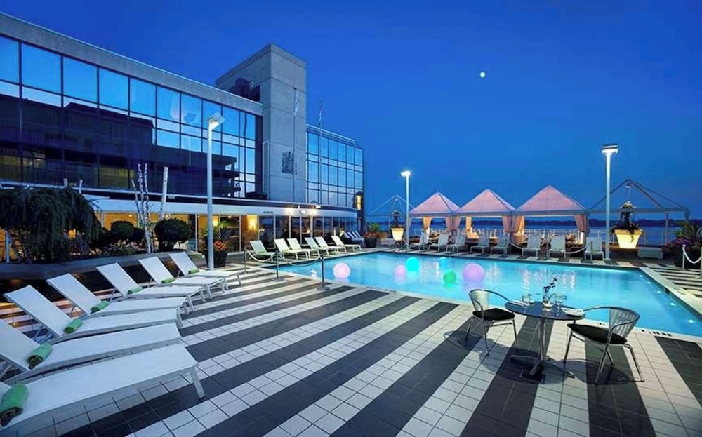 Radisson Blu Toronto Downtown — Main photo in Toronto, Ontario