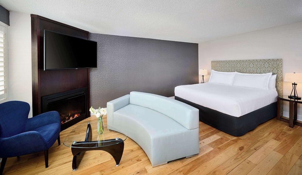 Radisson Blu Toronto Downtown — Hotel rooms in Toronto, Ontario