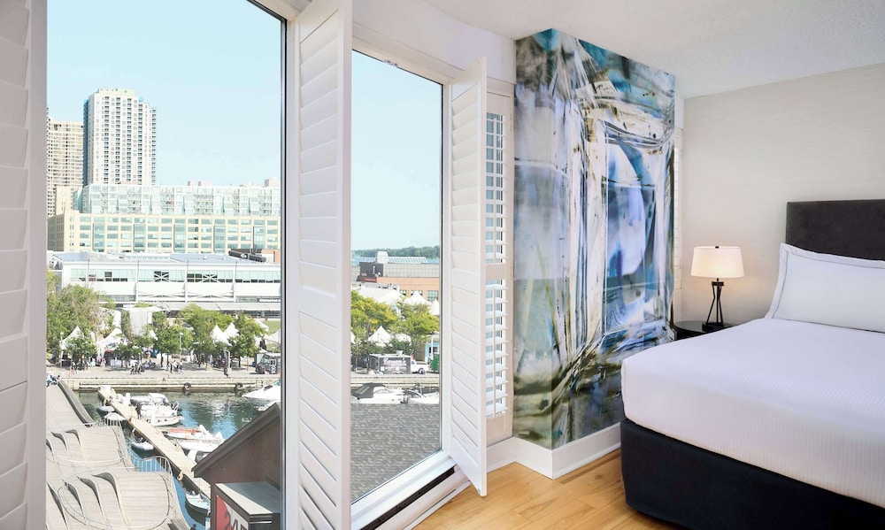Radisson Blu Toronto Downtown — Hotel rooms in Toronto, Ontario