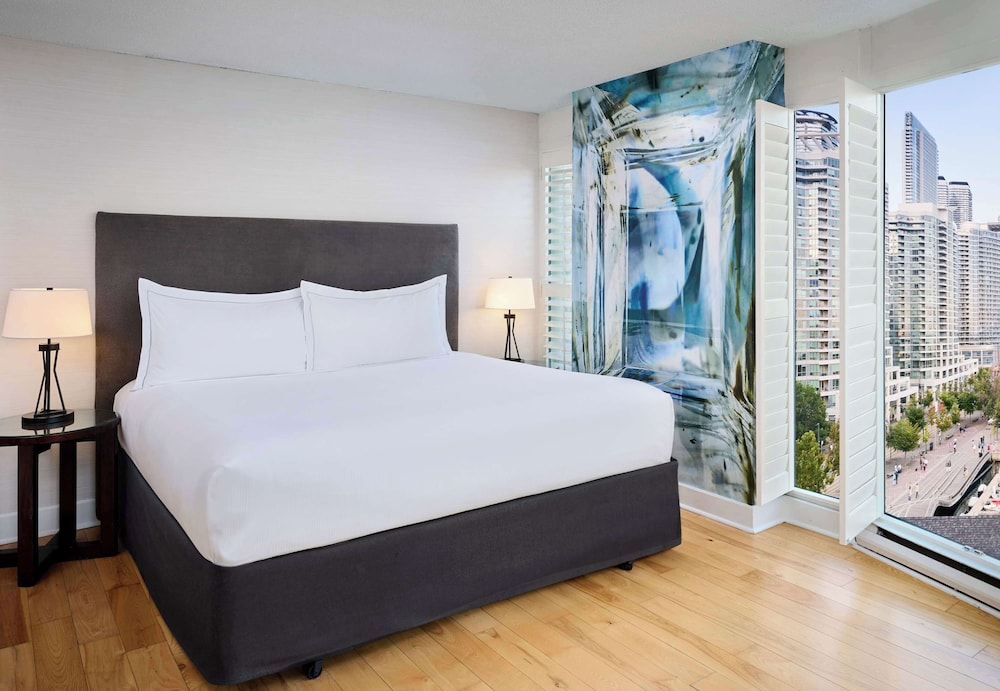 Radisson Blu Toronto Downtown — Hotel rooms in Toronto, Ontario