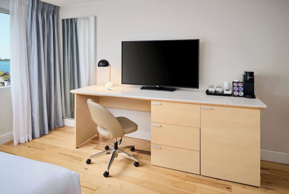 Radisson Blu Toronto Downtown — Hotel rooms in Toronto, Ontario