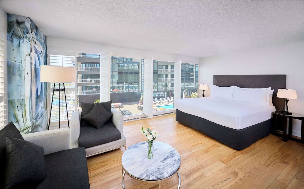 Radisson Blu Toronto Downtown — Hotel rooms in Toronto, Ontario