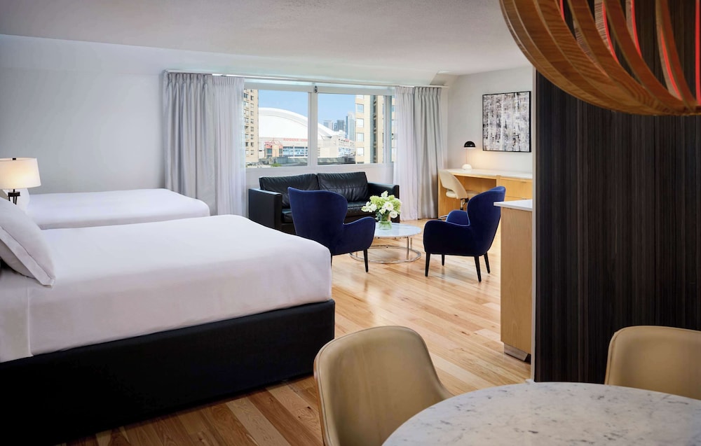Radisson Blu Toronto Downtown — Hotel rooms in Toronto, Ontario