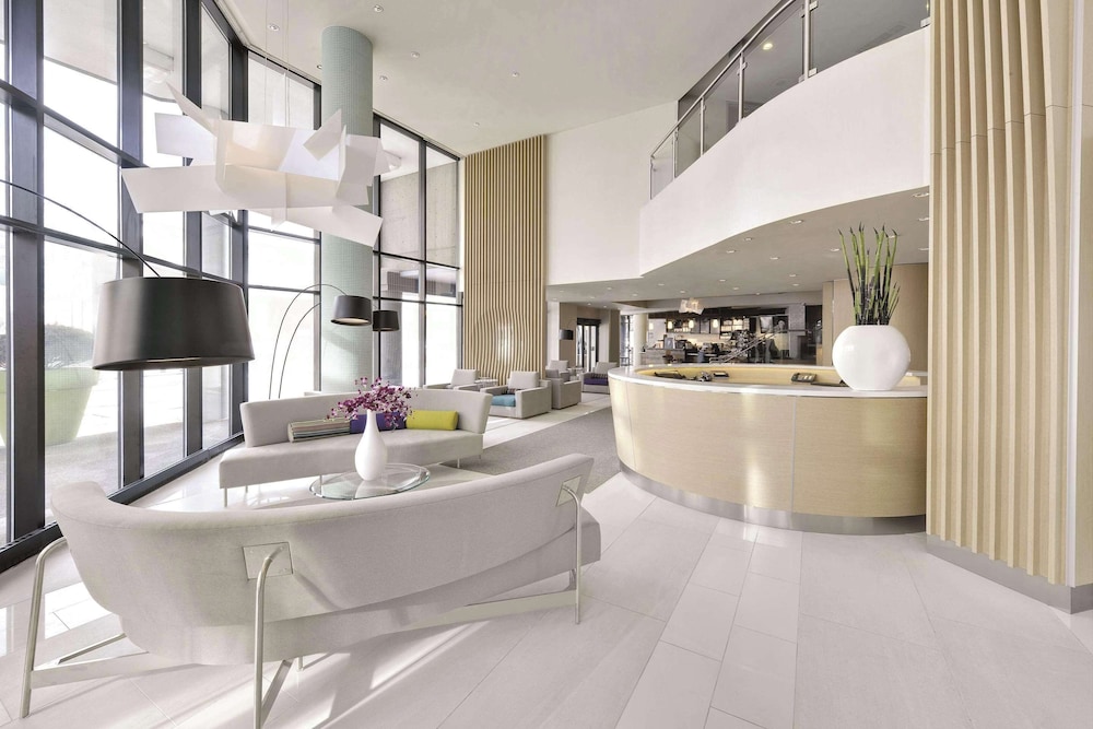 Radisson Blu Toronto Downtown — Hotel building in Toronto, Ontario