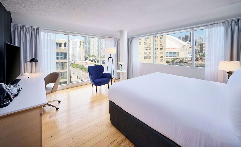 Radisson Blu Toronto Downtown — Hotel rooms in Toronto, Ontario