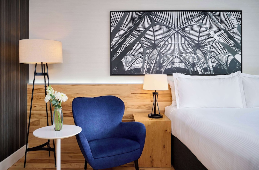 Radisson Blu Toronto Downtown — Hotel rooms in Toronto, Ontario