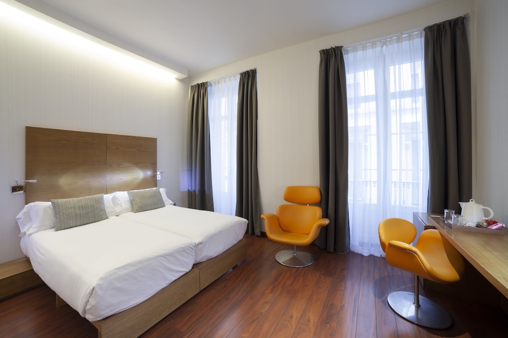 Petit Palace Plaza Malaga Hotel — Hotel rooms in Malaga, Andalusia
