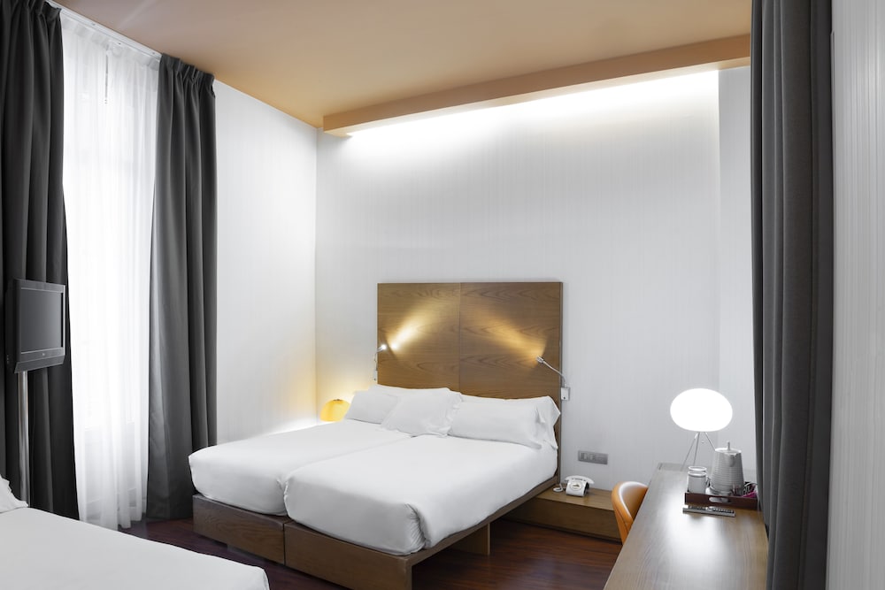 Petit Palace Plaza Malaga Hotel — Hotel rooms in Malaga, Andalusia